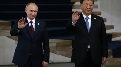 Presidents of Russia and China waving 