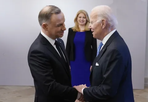 President Biden shaking the hand of Polish President Duda